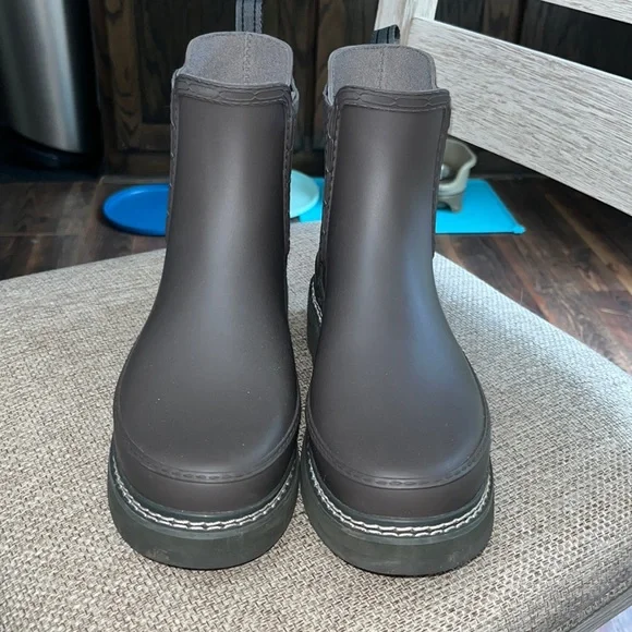 Hunter Refined Chelsea Stitch Detail Women's Rain Boots Grey Brown Lug Sole - Picture 2 of 7